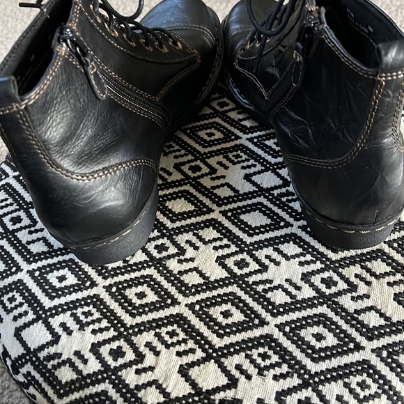 Clark’s Black Ankle Boots - Picture 4 of 8